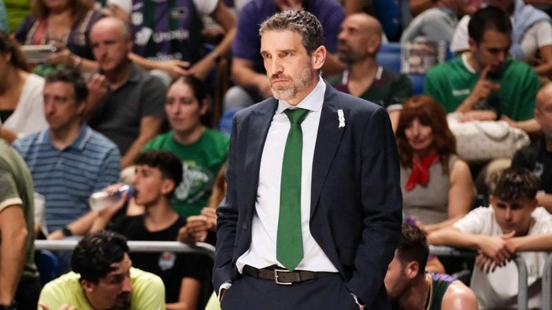 Ibon Navarro destaca esfuerzo del Unicaja pese a la errática puntería ante FC Barcelona