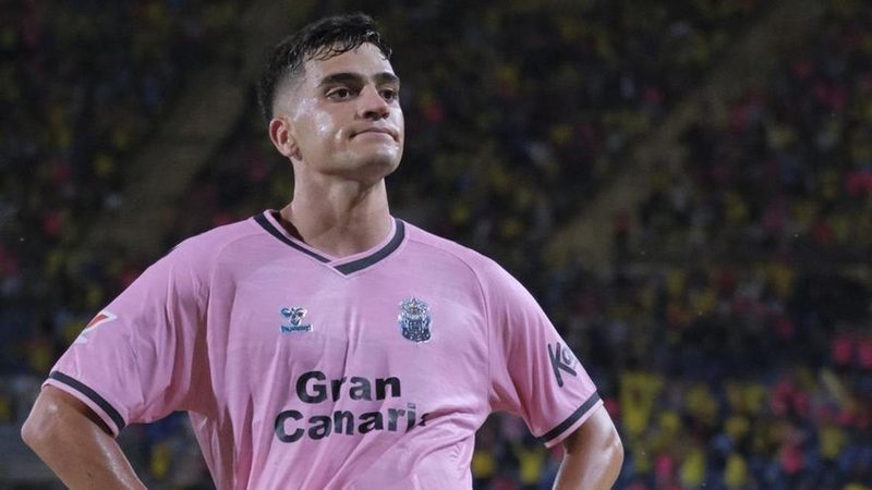 Ale García emerge como la figura clave de UD Las Palmas con goles y renovado contrato