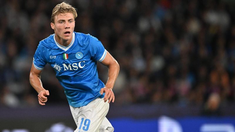 Hojlund torna in campo per il Napoli contro il Como: le formazioni ufficiali