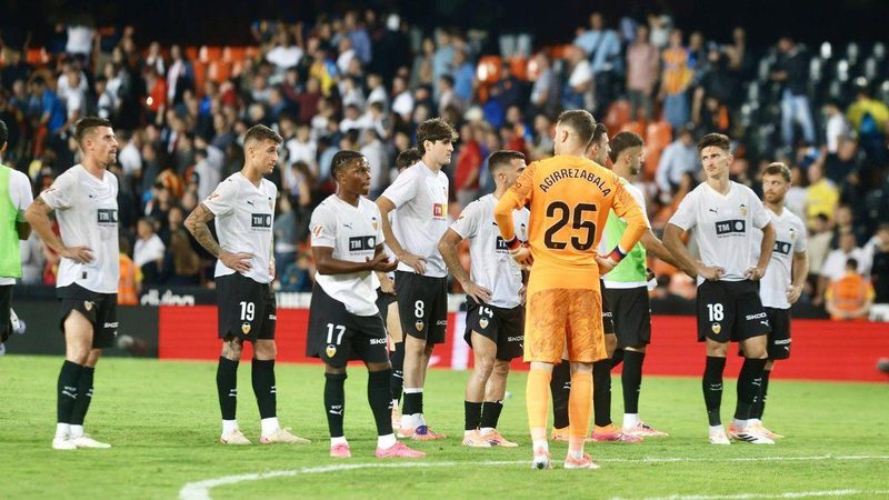 El conformismo en Valencia CF agrava su crisis y aleja la ilusión europea
