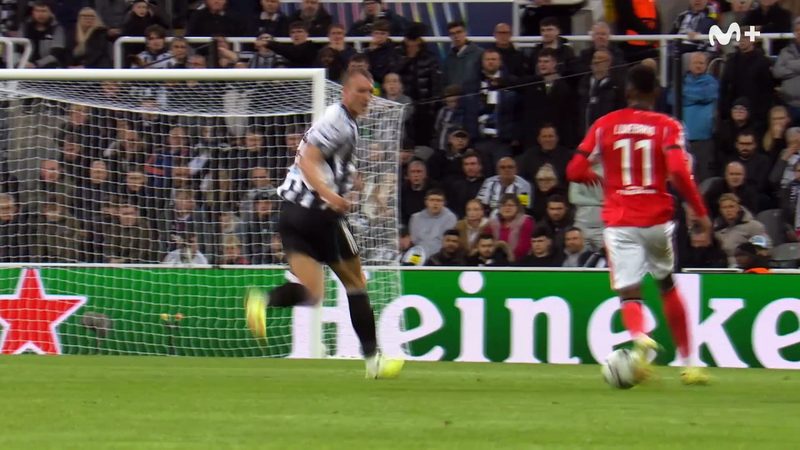Newcastle domina al Benfica con gol y asistencia de Gordon en Champions League