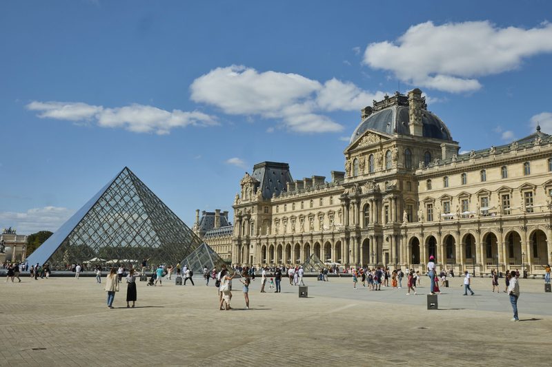 Arresti clamorosi durante Paris FC-Olympique Lione per furto al Louvre