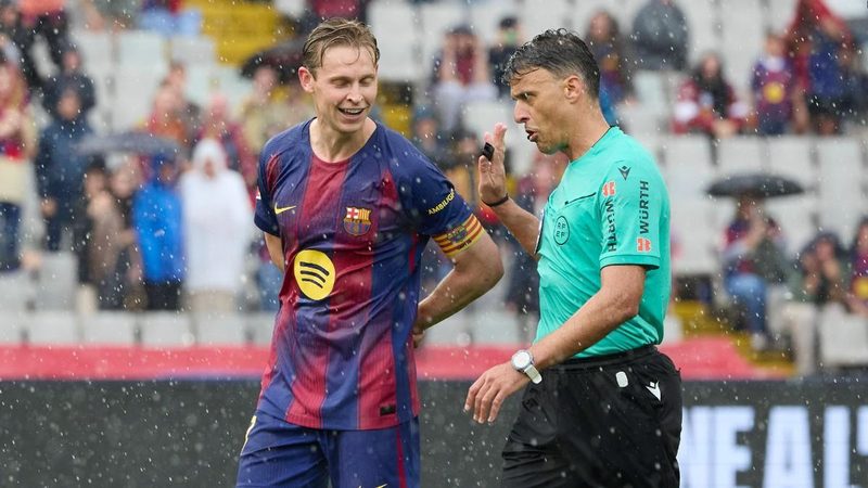 Gil Manzano, en el centro de la polémica del Barça-Girona, arbitrará Leverkusen-PSG en Champions