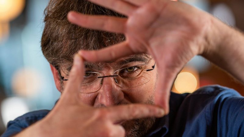 Jordi Évole recomienda 'La cena' para que jóvenes descubran la historia con humor y crítica