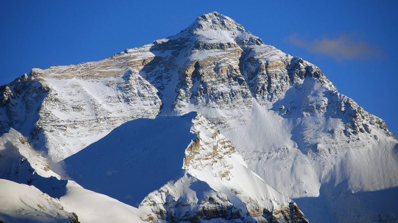 El Monte Everest sigue creciendo cada año gracias a la erosión del río Arun