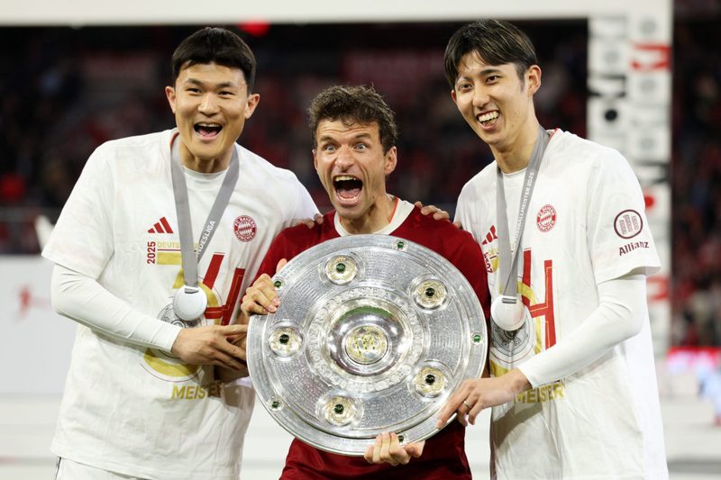 Hiroki Ito feiert Comeback im Mannschaftstraining des FC Bayern München