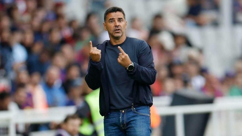 Míchel se convierte en el entrenador con más partidos en la historia del Girona FC
