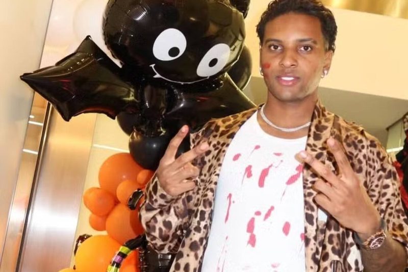 Rumores de affair: Rodrygo e Gabriella Lenzi se destacam em Halloween de Vini Jr