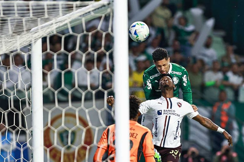 Palmeiras conquista classificação histórica com goleada e Vitor Roque valoriza torcida