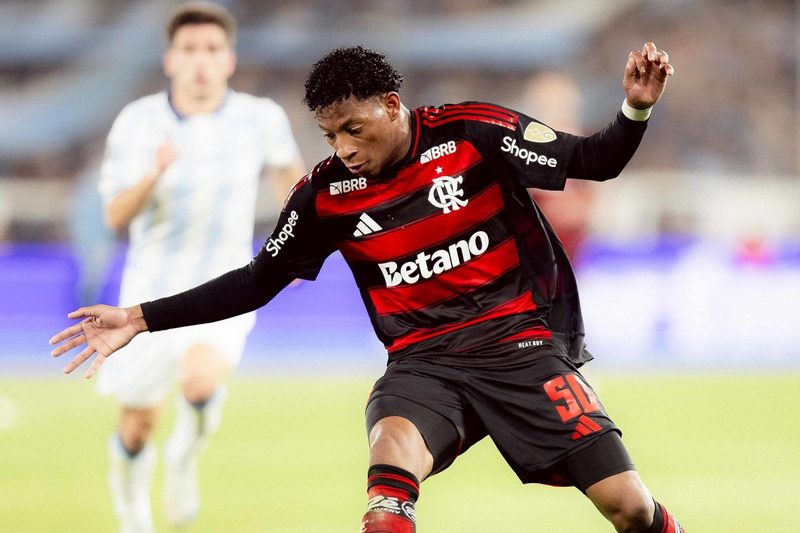 Flamengo enfrenta dilema com expulsão de Plata e processo disciplinar da Conmebol