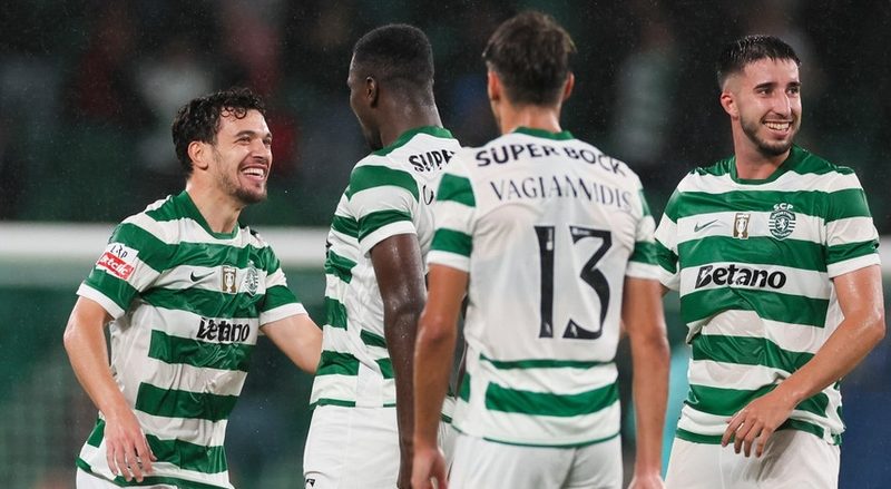 Sporting vence Alverca e iguala FC Porto na liderança da I Liga