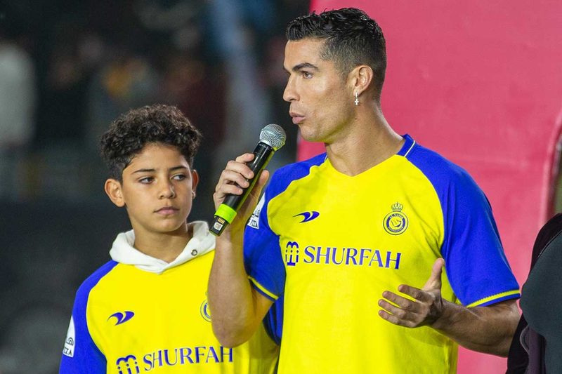 Cristiano Ronaldo Jr recebe Lamborghini de R$ 1,6 milhão aos 15 anos