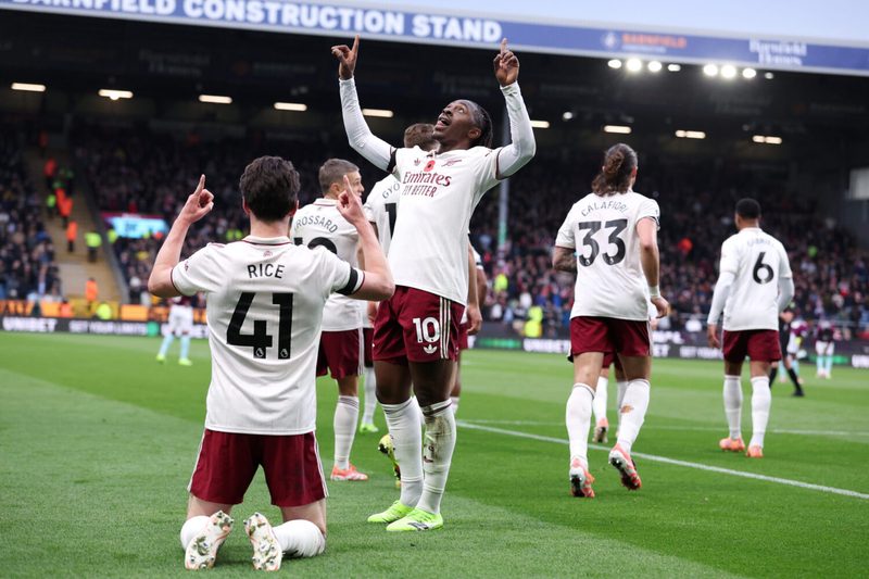 Arsenal setzt Siegesserie fort, Manchester United enttäuscht in Nottingham