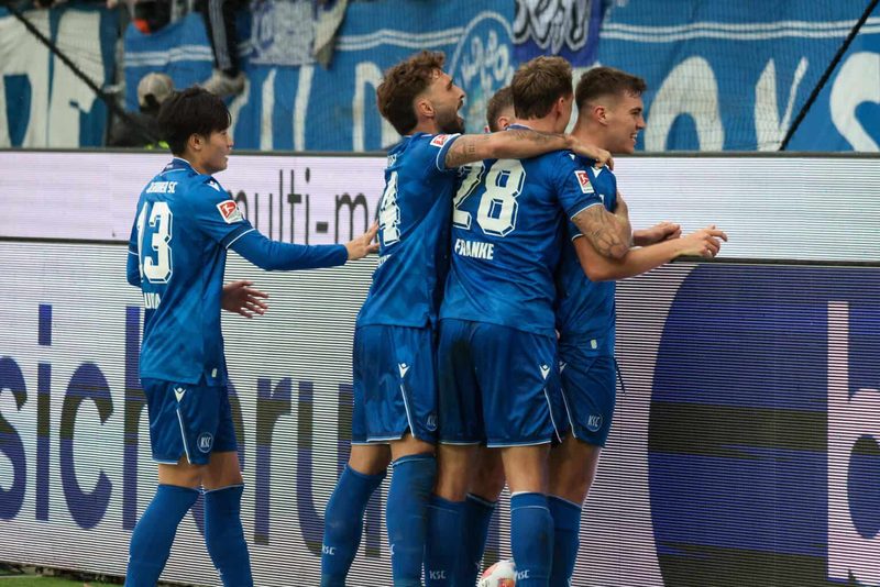 Karlsruhe überrascht Schalke in letzter Minute, Hertha feiert weiteren Sieg