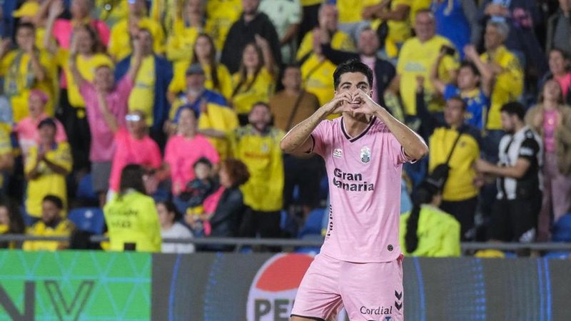 Enrique Clemente y Ale García destacan en la UD Las Palmas con renovaciones y ofertas en Primera