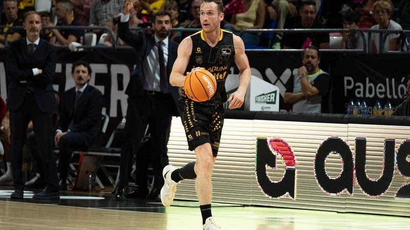 Marcelinho Huertas alcanza 700 partidos y entra en el top 10 de minutos en ACB a los 42 años