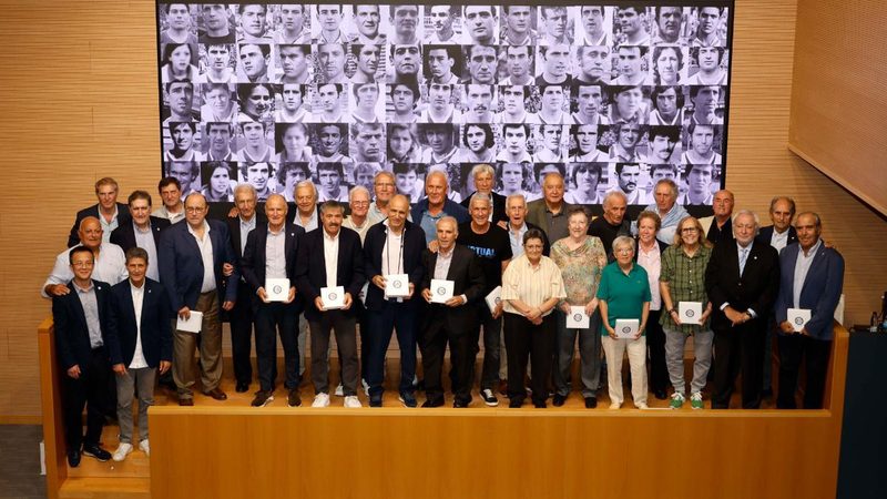 El RCD Espanyol celebra a sus leyendas de los 60 y 70 en su 125 aniversario