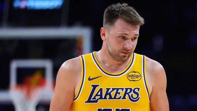Doncic brilla, pero los Lakers caen ante Warriors en apertura de temporada NBA