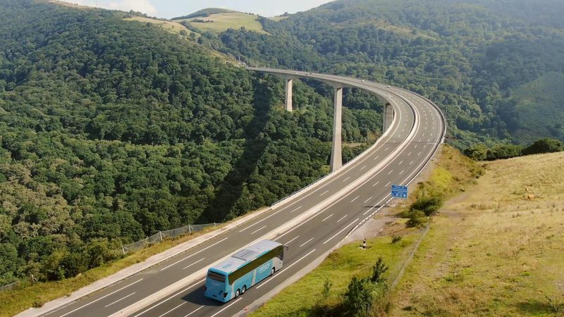 Alsa ofrece contratos indefinidos desde el primer día y sueldos de hasta 2.100 € para conductores