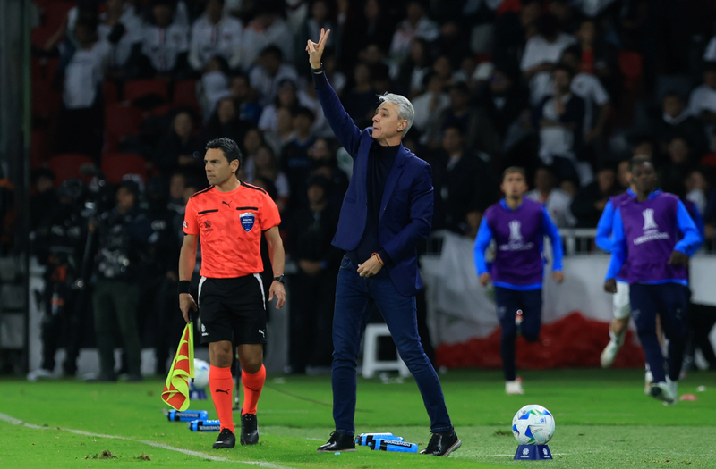 Tiago Nunes critica Palmeiras por ‘soberba’ e gramado após eliminação da LDU