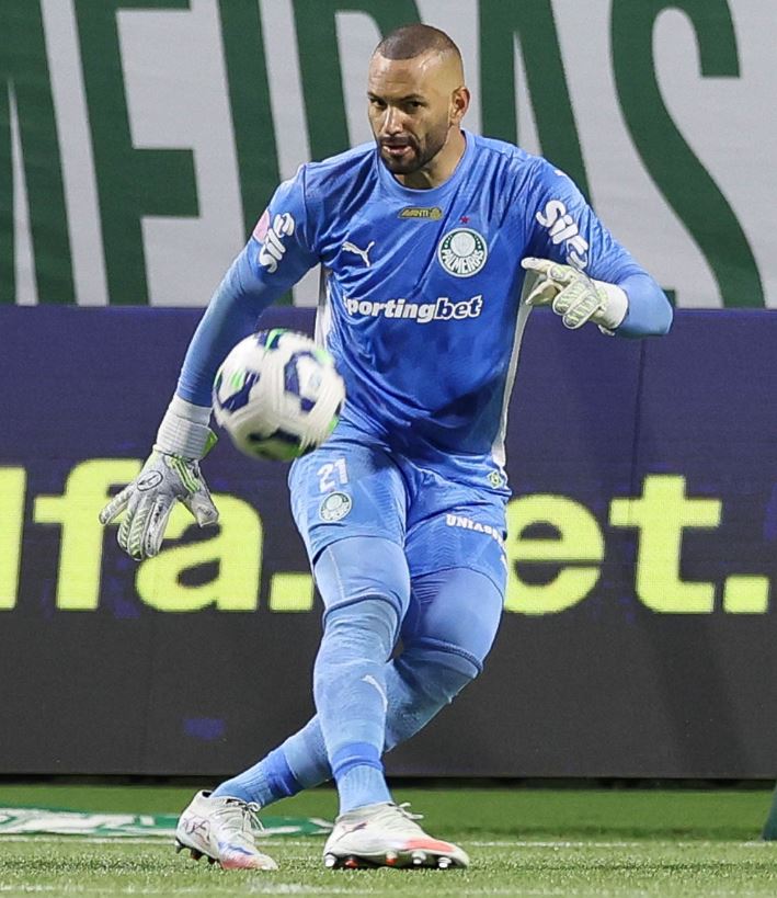 Weverton busca marca histórica no Choque-Rei e pode se tornar ícone do Palmeiras