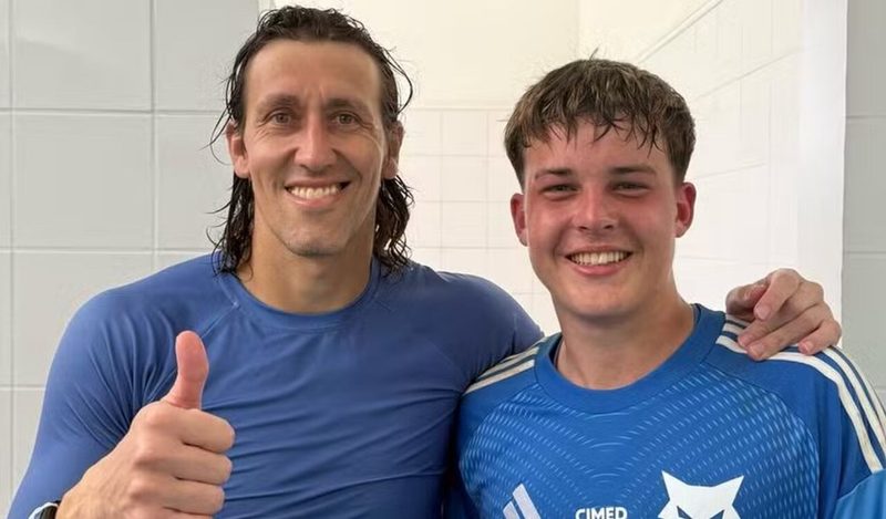Cruzeiro garante futuro promissor de goleiro com multa rescisória de R$ 630 milhões