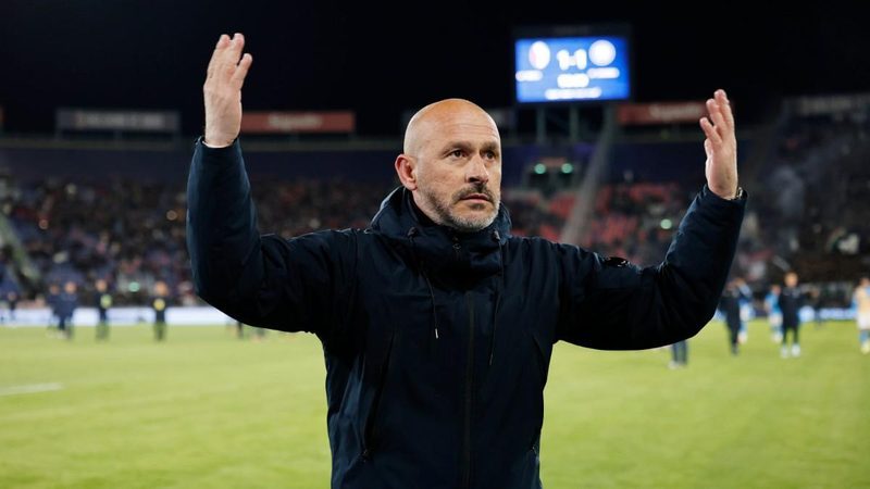 Vincenzo Italiano hospitalizado por neumonía y se pierde el duelo de Bolonia en Liga Europa