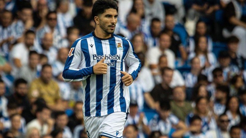 Soler y Guedes rescatan a la Real Sociedad con un empate crucial