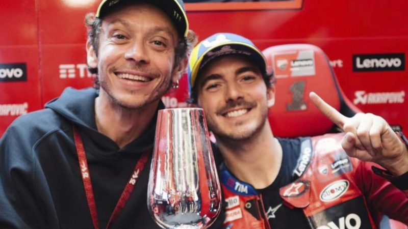 Pecco Bagnaia enfrenta inexplicables problemas con Ducati y Valentino Rossi expresa su preocupación