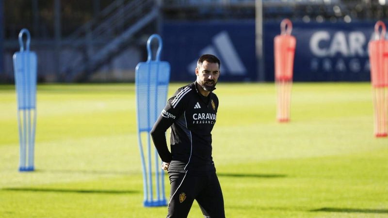 Rubén Sellés dirige su primer entrenamiento en solitario al frente del Real Zaragoza