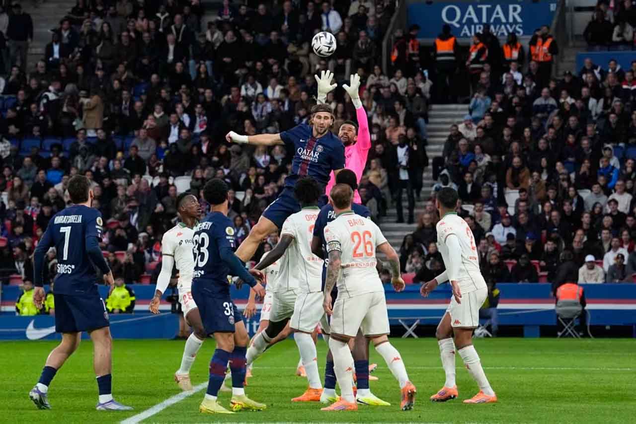 Paris Saint-Germain supera Nice com gol nos acréscimos e se mantém na liderança da Ligue 1