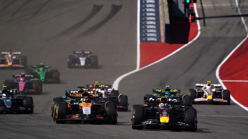 Max Verstappen recorta puntos a Piastri tras polémica sanción a Red Bull en Austin