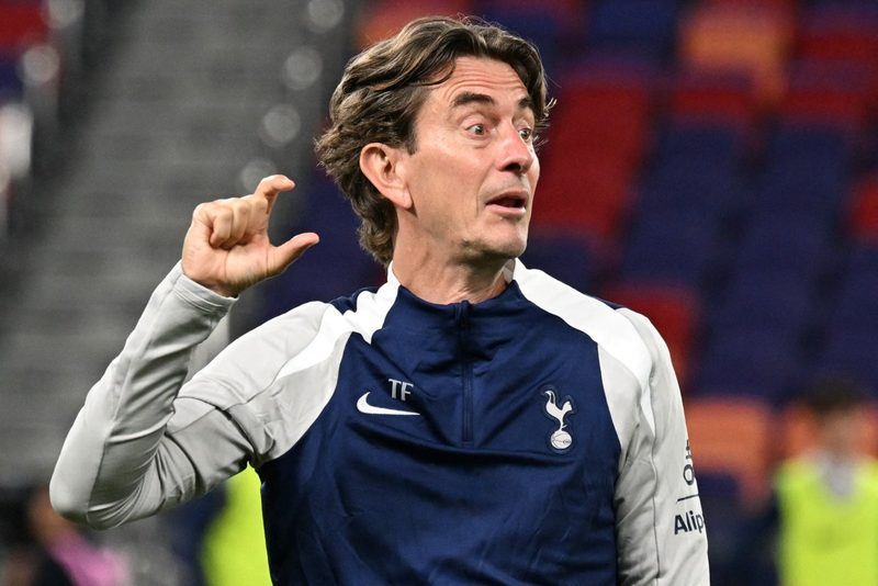 Tottenham se mantém no topo após vitória emocionante sobre o Leeds