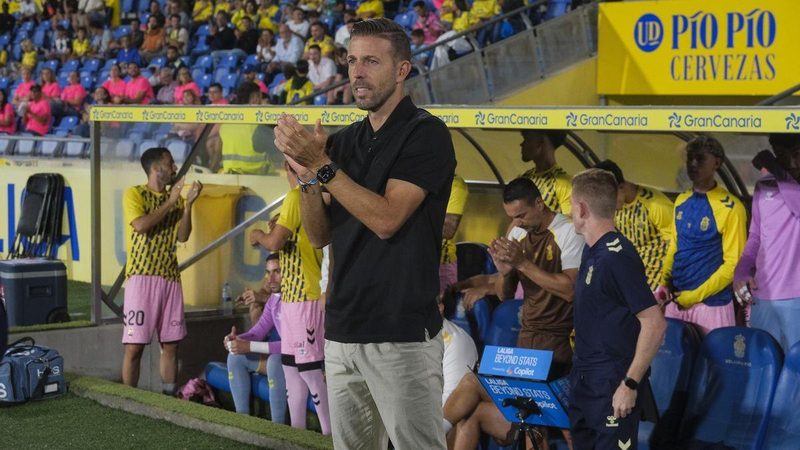 Luis García dedica la victoria de Las Palmas ante Eibar a Jeremía Recoba y destaca el esfuerzo del equipo