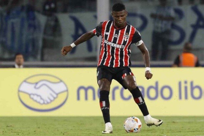 Arboleda enfrenta retrospecto negativo no Choque-Rei contra o Palmeiras