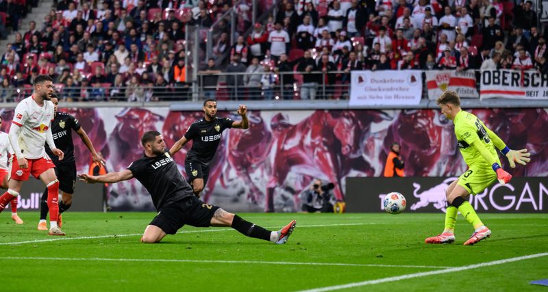 VfB Stuttgart: Hoeneß stärkt Nübel nach bitterem Patzer in Leipzig