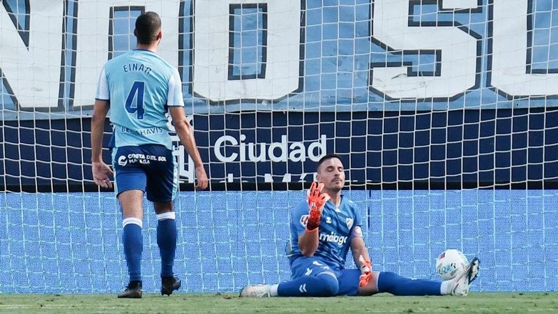 El Málaga CF pierde su fortaleza tras encajar primero en la Liga 2025/26