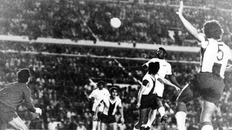 Rafael Marañón brilla y frena al Santos de Pelé en el Trofeo Ramón de Carranza
