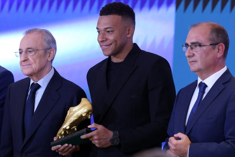 Mbappé trionfa con la Scarpa d’Oro 2025: “Dedico il premio ai miei compagni”