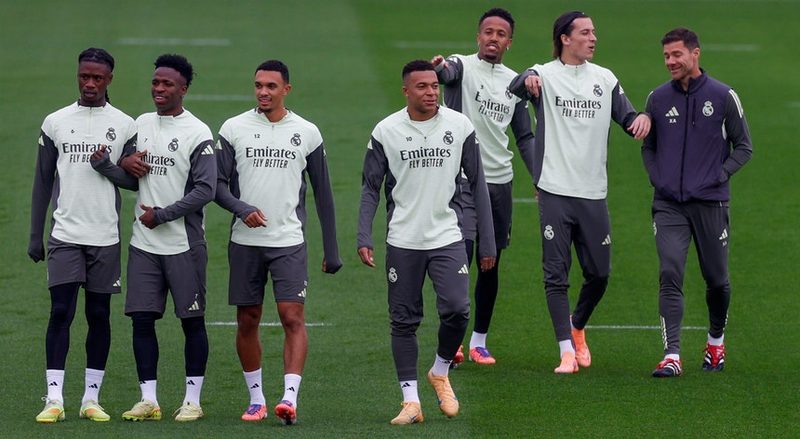 Xabi Alonso confirma fim da controvérsia com Vinícius Jr. após desentendimento