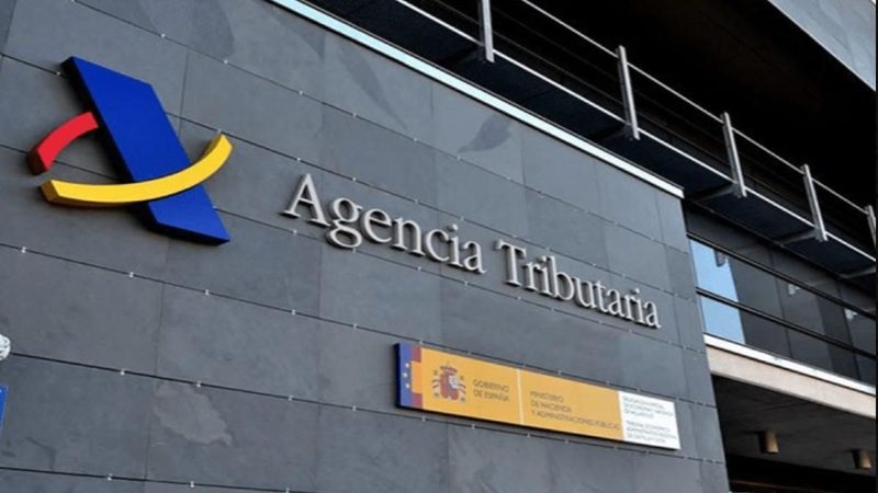 El Banquero del Pueblo advierte: ingresar 900 € en efectivo puede alertar a Hacienda