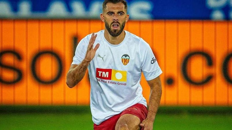 Valencia CF se prepara para el derbi ante Villarreal con dudas en la defensa