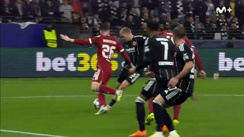 Liverpool arrolla al Eintracht con una contundente manita y recupera confianza