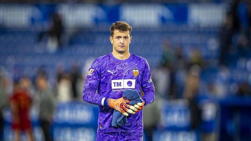 Julen Agirrezabala logra en Mendizorroza la primera portería a cero del Valencia en 18 años