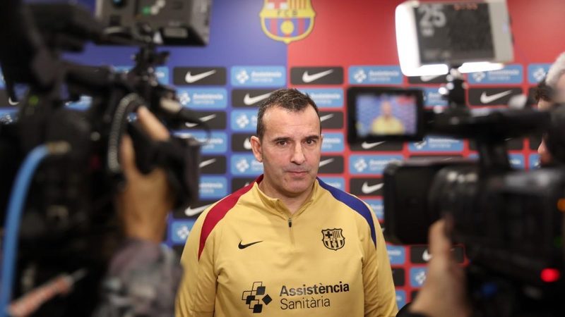 David Cáceres revela que se enteró por redes sociales de su despido del Barça y critica la falta de comunicación