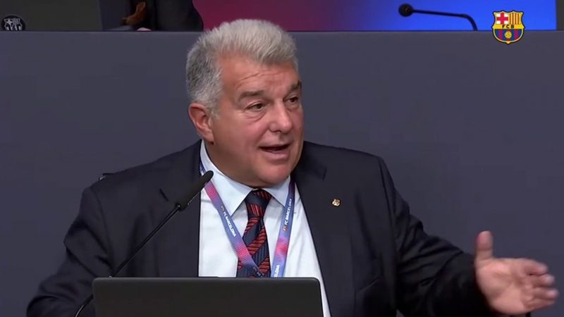 Laporta denuncia posible "mano blanca" en el arbitraje tras expulsión de Flick