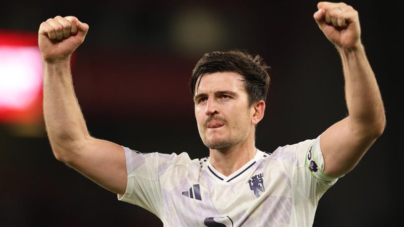 Harry Maguire lidera la victoria del Manchester United en Anfield y supera las críticas