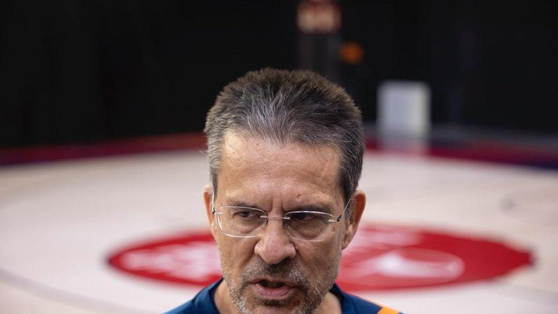 Pedro Martínez expresa preocupación por jugar en Israel pese a la normalidad deportiva