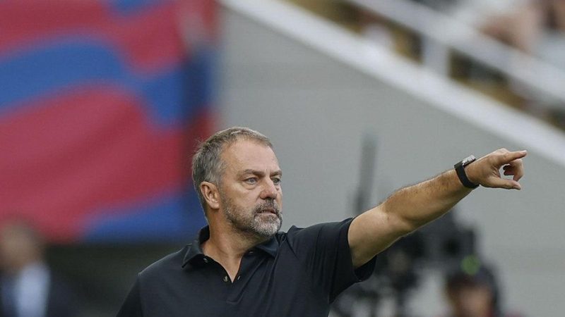 Flick sorprende con un once renovado del Barça ante Olympiacos debido a múltiples bajas
