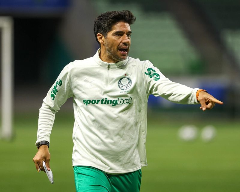 Abel Ferreira convoca torcida para 'noite mágica' no Allianz em busca de virada histórica